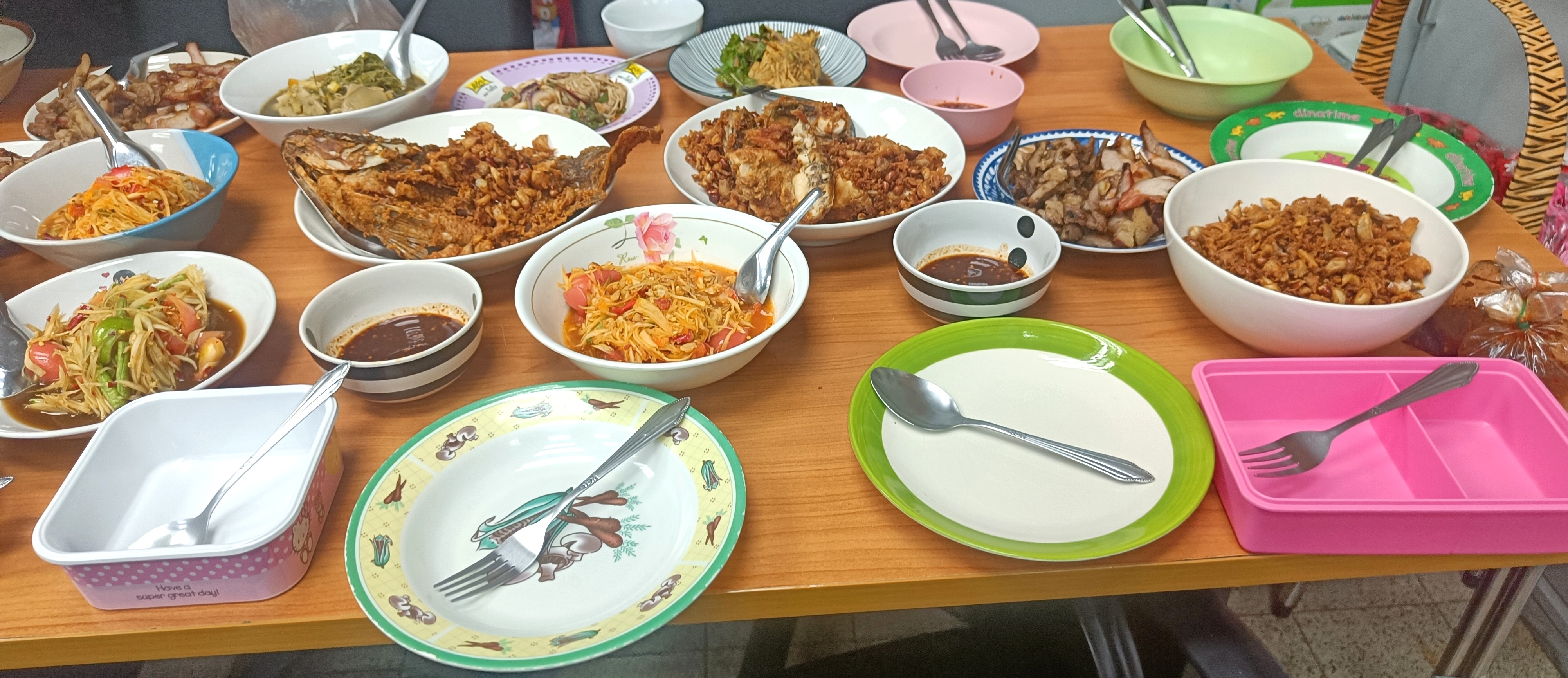 title - กลุ่มพัฒนาระบบบริหาร ส.ป.ก. ร่วมทำกิจกรรมหิ้วปิ่นโตรับประทานอาหารร่วมกัน 